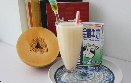 哈密瓜和牛奶可以一起吃吗,营养搭配的真相揭秘